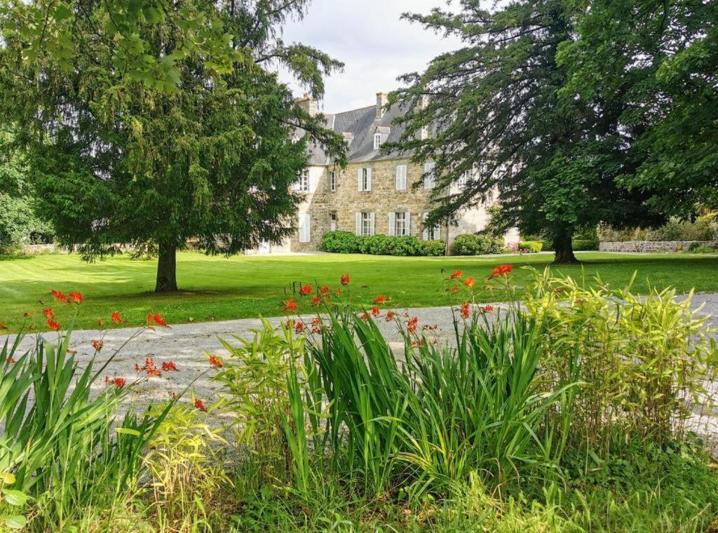 Les Gites De Roz-Maria Quintin Exterior photo